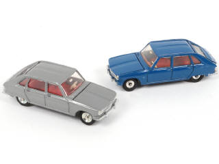 Lot 365 - DINKY TOYS (2)