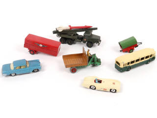 Lot 367 - DINKY TOYS (7)