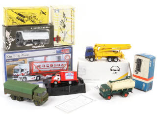 Lot 69 - DIVERS (6)
