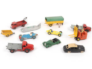 Lot 369 - DINKY TOYS (11)