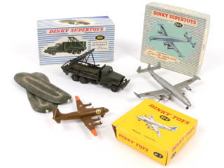 Lot 422 - DINKY TOYS (FRANCE) (3)
