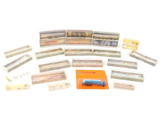Lot 25 - DIVERS 'N' (30)