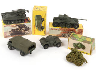 Lot 425 - DINKY TOYS (FRANCE) (4)