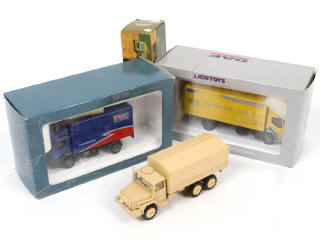 Lot 125 - DIVERS (3)