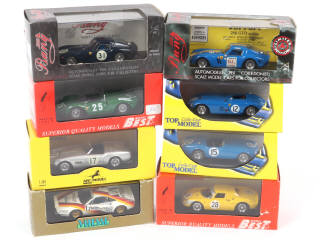 Lot 159 - DIVERS (8)