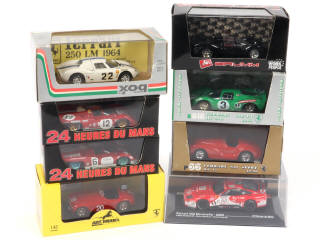 Lot 162 - DIVERS (8)