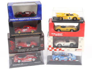 Lot 163 - DIVERS (8)