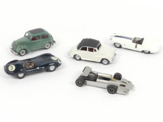 Lot 132 - DIVERS (5)