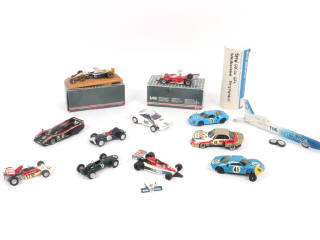 Lot 173 - DIVERS (12)