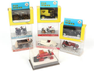 Lot 165 - DIVERS (9)