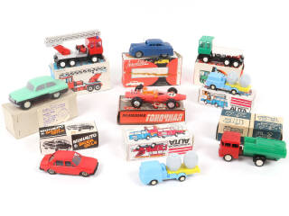 Lot 162 - DIVERS (9)