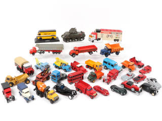 Lot 119 - DIVERS (33)
