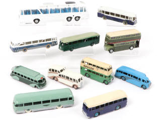 Lot 404 - DINKY TOYS (11)