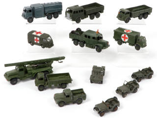 Lot 407 - DINKY TOYS (13)