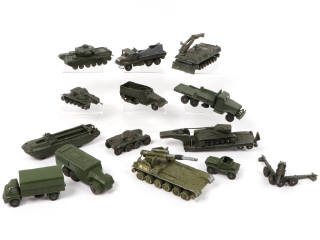 Lot 409 - DINKY TOYS (14)