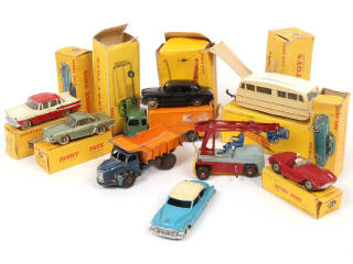 Lot 373 - DINKY TOYS (FRANCE) (9)