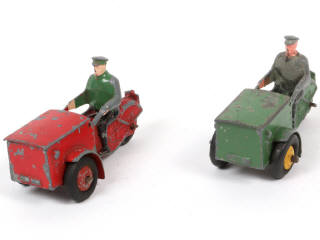 Lot 338 - DINKY TOYS (FRANCE) (2)