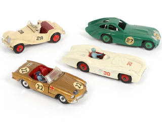 Lot 261 - DINKY TOYS (GB) (4)