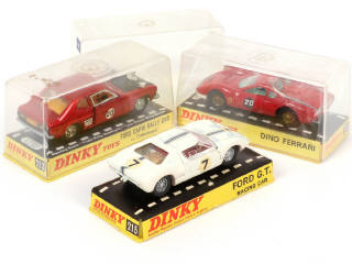 Lot 254 - DINKY TOYS (GB) (3)