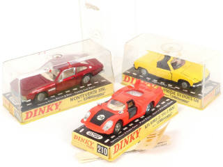 Lot 255 - DINKY TOYS (GB) (3)