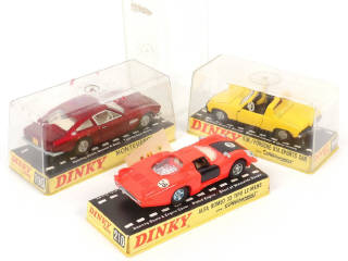 Lot 255 - DINKY TOYS (GB) (3)