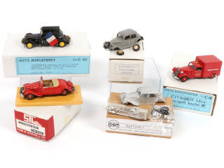 Lot 184 - DIVERS (5)
