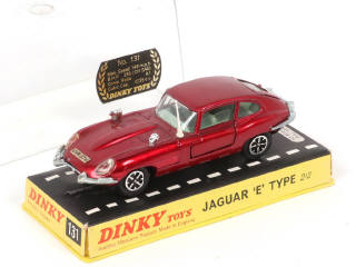 Lot 204 - DINKY TOYS (GB) (1)