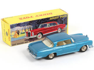 Lot 323 - DINKY TOYS (FRANCE) (1)