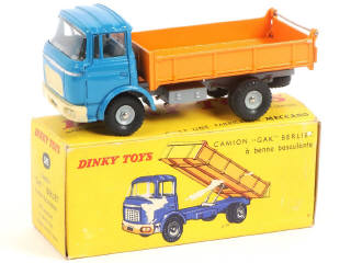 Lot 332 - DINKY TOYS (FRANCE) (1)