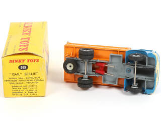 Lot 332 - DINKY TOYS (FRANCE) (1)