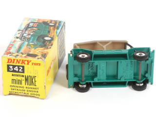 Lot 213 - DINKY TOYS (GB) (1)