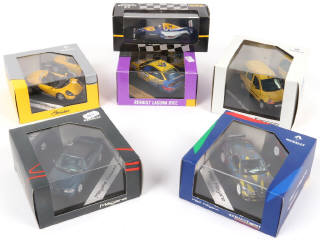 Lot 132 - DIVERS (6)