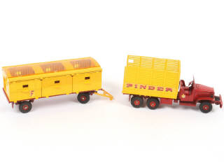 Lot 395 - DINKY TOYS (FRANCE) (1)