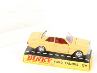 Lot 384 - DINKY TOYS (GB) (1)