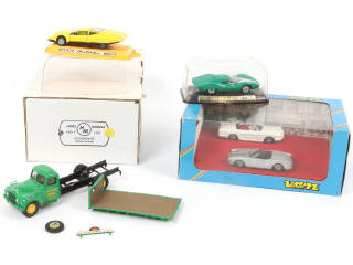 Lot 121 - DIVERS (4)
