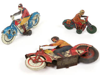 Lot 110 - DIVERS (3)