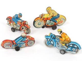 Lot 111 - DIVERS (4)