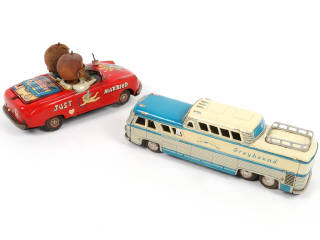 Lot 105 - DIVERS (2)