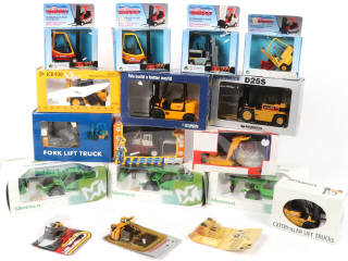 Lot 122 - DIVERS (17)