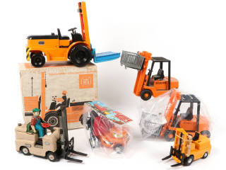 Lot 47 - DIVERS (6)