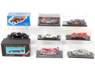 Lot 93 - DIVERS (9)
