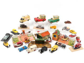 Lot 156 - DIVERS (28)