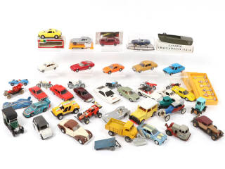 Lot 163 - DIVERS (42)