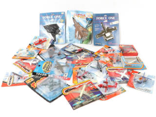 Lot 143 - DIVERS (22)