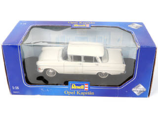 Lot 61 - REVELL (4)