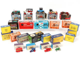 Lot 146 - DIVERS (24)