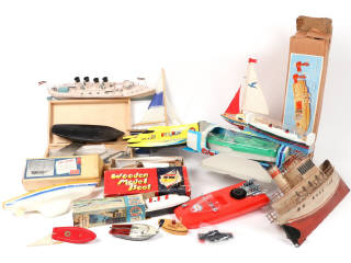 Lot 131 - DIVERS (18)