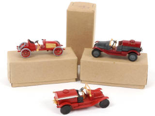 Lot 83 - DIVERS (3)