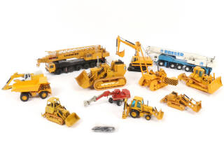 Lot 106 - DIVERS (12)