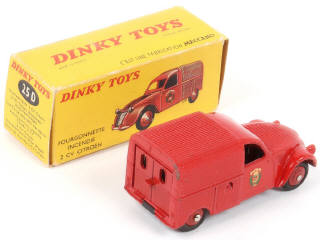 Lot 327 - DINKY TOYS (FRANCE) (1)
